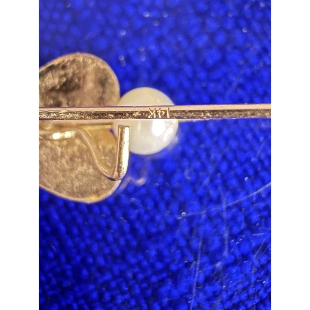14K Yellow Gold Pearl Heart Satin Finish Etched Drop Dangle Earrings Vintage
